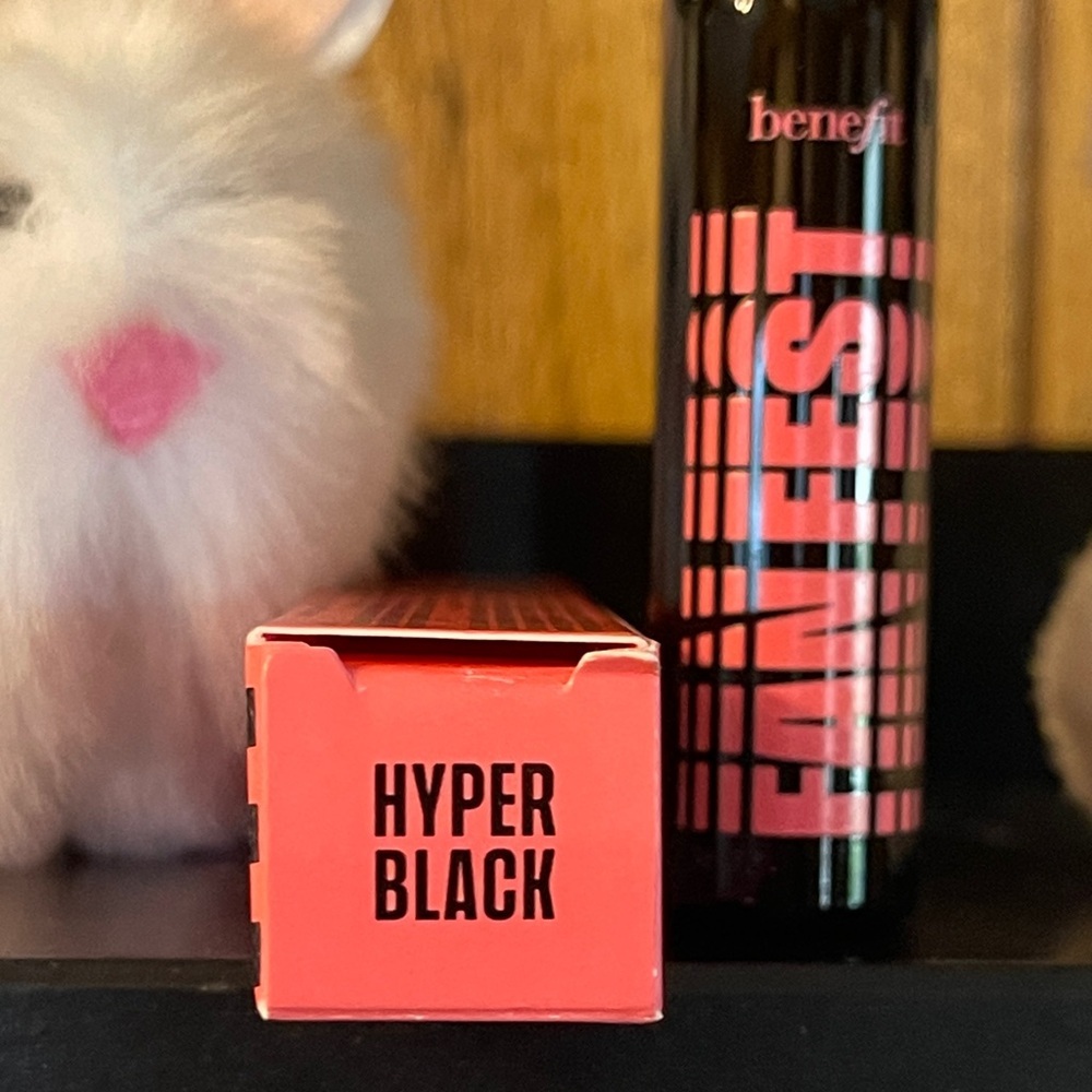 BENEFIT COSMETICS Fan Fest Fanning & Volumizing Mascara In Hyper Black - Picture 7 of 14